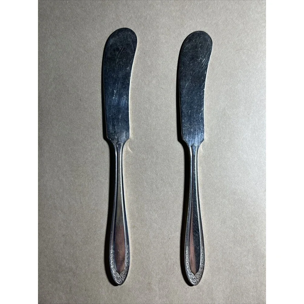 VTG 2 ONEIDA COMMUNITY BUTTER KNIFE SILVERPLATE PAR‎ PLATE BRIDAL WREATH Pattern